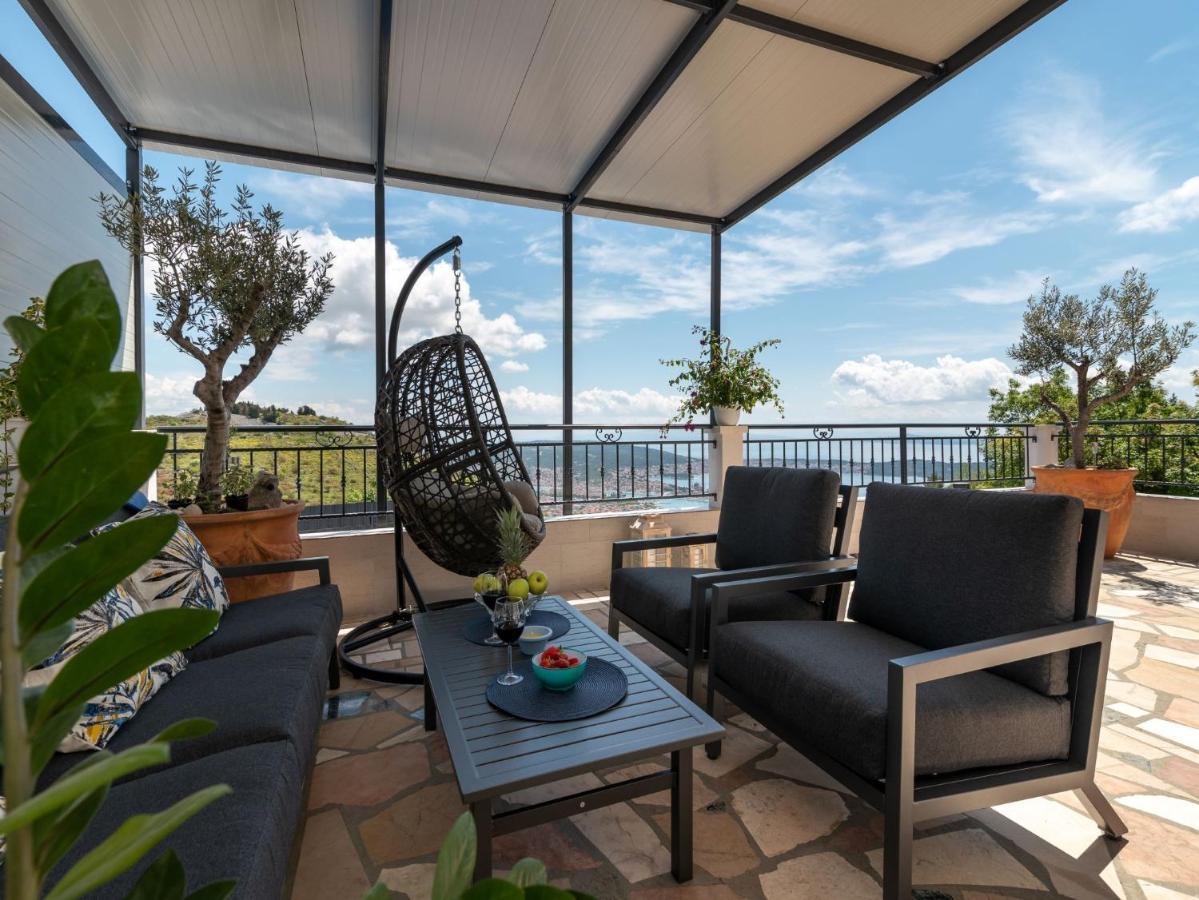 Scenic Sea View,Three Bedroom Villa With Pool Trogir Exteriér fotografie
